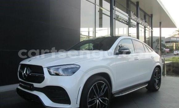 Nunua Ilio tumika Mercedes-Benz C250 coupe White Gari ndani ya Ezulwini nchini Hhohho Nunua Ilio tumika Mercedes-Benz C250 coupe White Gari ndani ya Ezulwini nchini Hhohho