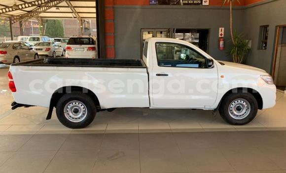 Buy Used Toyota Hilux White Car in Ezulwini in Hhohho Buy Used Toyota Hilux White Car in Ezulwini in Hhohho