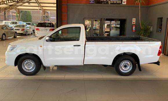 Nunua Ilio tumika Toyota Hilux White Gari ndani ya Ezulwini nchini Hhohho Nunua Ilio tumika Toyota Hilux White Gari ndani ya Ezulwini nchini Hhohho