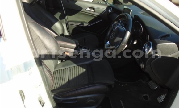 Nunua Ilio tumika Mercedes-Benz A200 White Gari ndani ya Big Bend nchini Lubombo Nunua Ilio tumika Mercedes-Benz A200 White Gari ndani ya Big Bend nchini Lubombo