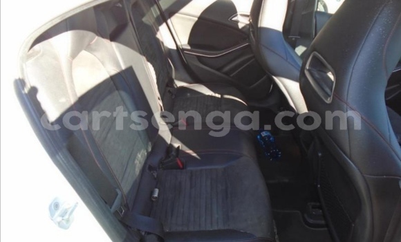 Nunua Ilio tumika Mercedes-Benz A200 White Gari ndani ya Big Bend nchini Lubombo Nunua Ilio tumika Mercedes-Benz A200 White Gari ndani ya Big Bend nchini Lubombo