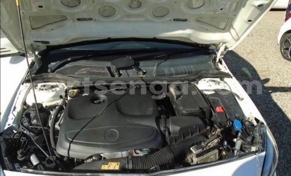 Nunua Ilio tumika Mercedes-Benz A200 White Gari ndani ya Big Bend nchini Lubombo Nunua Ilio tumika Mercedes-Benz A200 White Gari ndani ya Big Bend nchini Lubombo