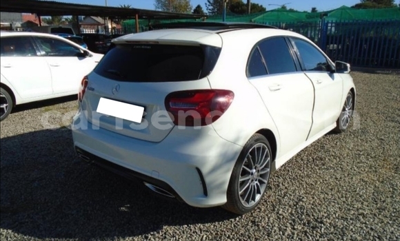 Nunua Ilio tumika Mercedes-Benz A200 White Gari ndani ya Big Bend nchini Lubombo Nunua Ilio tumika Mercedes-Benz A200 White Gari ndani ya Big Bend nchini Lubombo