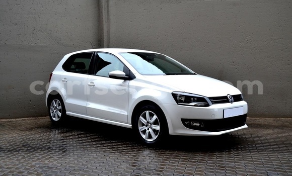 Nunua Ilio tumika Volkswagen Polo White Gari ndani ya Manzini nchini Manzini Nunua Ilio tumika Volkswagen Polo White Gari ndani ya Manzini nchini Manzini