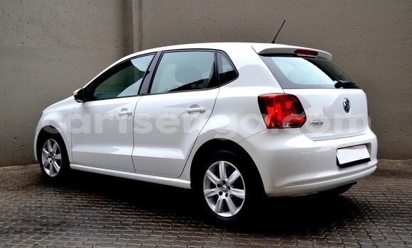 Nunua Ilio tumika Volkswagen Polo White Gari ndani ya Manzini nchini Manzini Nunua Ilio tumika Volkswagen Polo White Gari ndani ya Manzini nchini Manzini