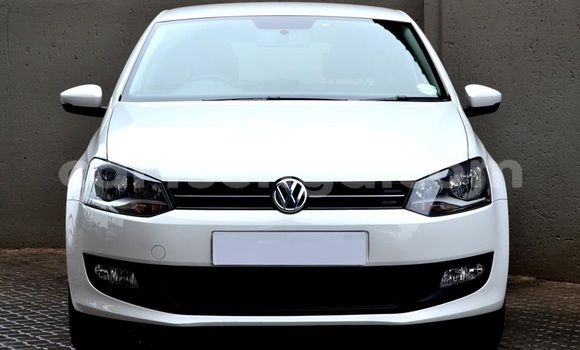 Nunua Ilio tumika Volkswagen Polo White Gari ndani ya Manzini nchini Manzini Nunua Ilio tumika Volkswagen Polo White Gari ndani ya Manzini nchini Manzini