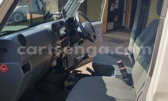 Nunua Ilio tumika Toyota Land Cruiser White Gari ndani ya Big Bend nchini Wilaya ya Lubombo Nunua Ilio tumika Toyota Land Cruiser White Gari ndani ya Big Bend nchini Wilaya ya Lubombo