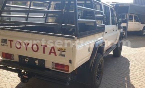 Nunua Ilio tumika Toyota Land Cruiser White Gari ndani ya Big Bend nchini Wilaya ya Lubombo Nunua Ilio tumika Toyota Land Cruiser White Gari ndani ya Big Bend nchini Wilaya ya Lubombo