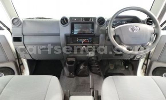 Nunua Ilio tumika Toyota Land Cruiser White Gari ndani ya Big Bend nchini Wilaya ya Lubombo Nunua Ilio tumika Toyota Land Cruiser White Gari ndani ya Big Bend nchini Wilaya ya Lubombo