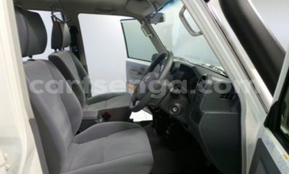 Nunua Ilio tumika Toyota Land Cruiser White Gari ndani ya Big Bend nchini Wilaya ya Lubombo Nunua Ilio tumika Toyota Land Cruiser White Gari ndani ya Big Bend nchini Wilaya ya Lubombo