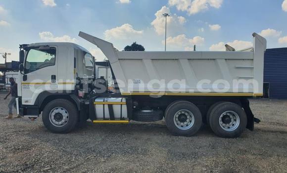Nunua Ilio tumika Isuzu FTR 850 White Lori ndani ya Mbabane nchini Manzini Nunua Ilio tumika Isuzu FTR 850 White Lori ndani ya Mbabane nchini Manzini