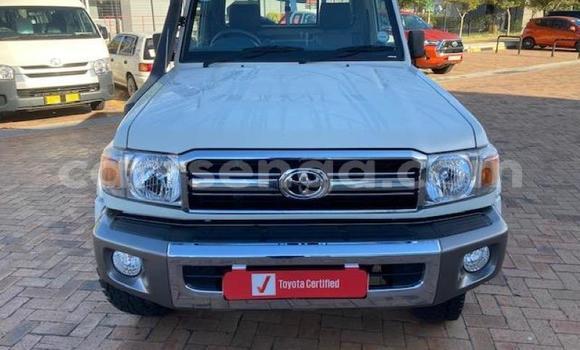 Nunua Ilio tumika Toyota Land Cruiser White Gari ndani ya Ngwenya nchini Hhohho Nunua Ilio tumika Toyota Land Cruiser White Gari ndani ya Ngwenya nchini Hhohho