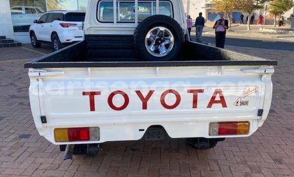 Nunua Ilio tumika Toyota Land Cruiser White Gari ndani ya Ngwenya nchini Hhohho Nunua Ilio tumika Toyota Land Cruiser White Gari ndani ya Ngwenya nchini Hhohho