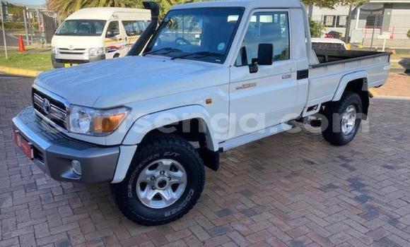 Nunua Ilio tumika Toyota Land Cruiser White Gari ndani ya Ngwenya nchini Hhohho Nunua Ilio tumika Toyota Land Cruiser White Gari ndani ya Ngwenya nchini Hhohho