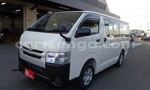 Nunua Ilio tumika Toyota Hiace White Gari ndani ya Big Bend nchini Wilaya ya Lubombo