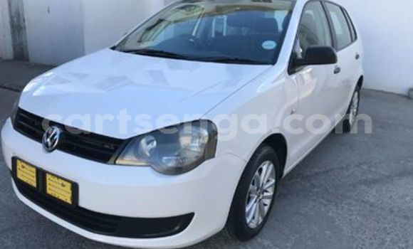 Nunua Ilio tumika Volkswagen Polo White Gari ndani ya Ezulwini nchini Hhohho