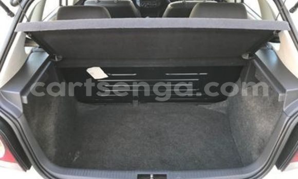 Nunua Ilio tumika Volkswagen Polo White Gari ndani ya Ezulwini nchini Hhohho Nunua Ilio tumika Volkswagen Polo White Gari ndani ya Ezulwini nchini Hhohho