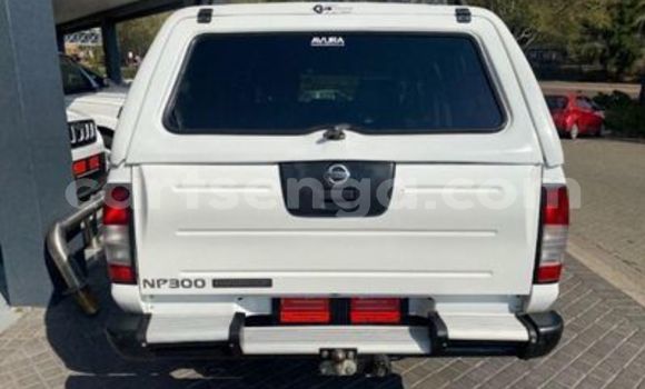 Buy Used Nissan Hardbody White Car in Ezulwini in Hhohho Buy Used Nissan Hardbody White Car in Ezulwini in Hhohho