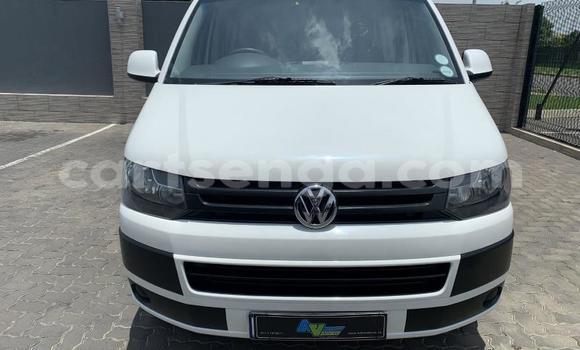 Nunua Ilio tumika Volkswagen Transporter White Gari ndani ya Ngomane nchini Wilaya ya Lubombo