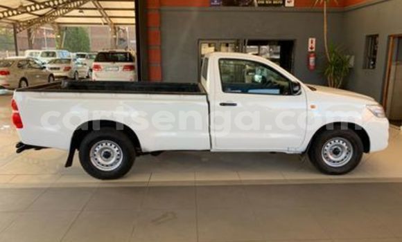 Buy Used Toyota Hilux White Car in Ezulwini in Hhohho