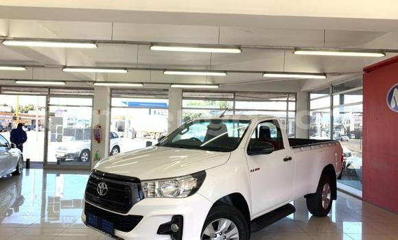 Buy Used Toyota Hilux White Car in Lavumisa in Shiselweni District Buy Used Toyota Hilux White Car in Lavumisa in Shiselweni District