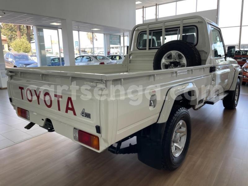 Big with watermark toyota land cruiser shiselweni district hlatikulu 24880