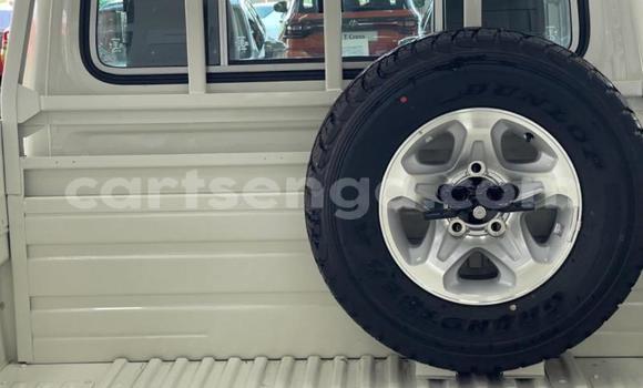 Buy Used Toyota Land Cruiser Silver Car in Hlatikulu in Shiselweni District Buy Used Toyota Land Cruiser Silver Car in Hlatikulu in Shiselweni District