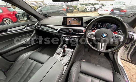 Nunua Ilio tumika BMW M5 White Gari ndani ya Manzini nchini Manzini Nunua Ilio tumika BMW M5 White Gari ndani ya Manzini nchini Manzini