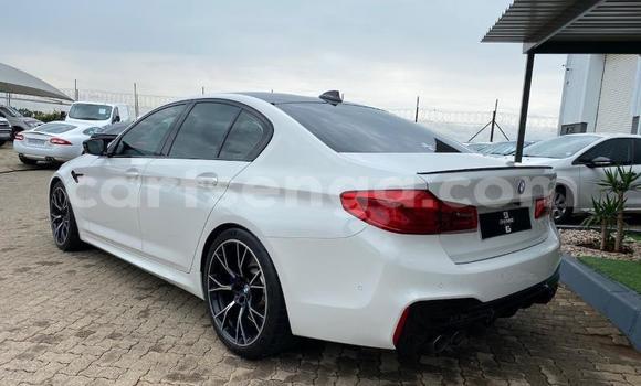 Nunua Ilio tumika BMW M5 White Gari ndani ya Manzini nchini Manzini Nunua Ilio tumika BMW M5 White Gari ndani ya Manzini nchini Manzini