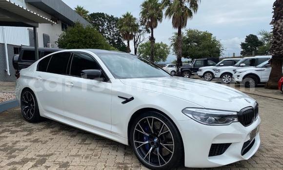 Nunua Ilio tumika BMW M5 White Gari ndani ya Manzini nchini Manzini Nunua Ilio tumika BMW M5 White Gari ndani ya Manzini nchini Manzini