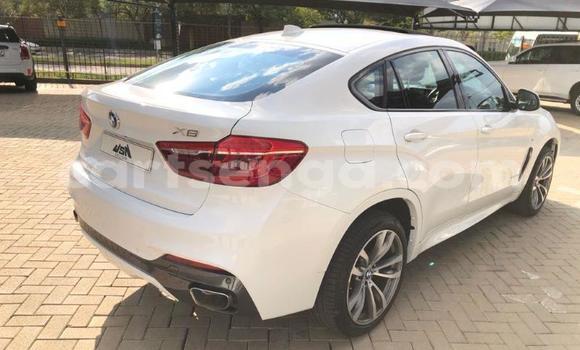 Nunua Ilio tumika BMW X6 M White Gari ndani ya Bulembu nchini Hhohho