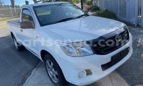 Nunua Ilio tumika Toyota Hilux White Gari ndani ya Bhunya nchini Manzini Nunua Ilio tumika Toyota Hilux White Gari ndani ya Bhunya nchini Manzini