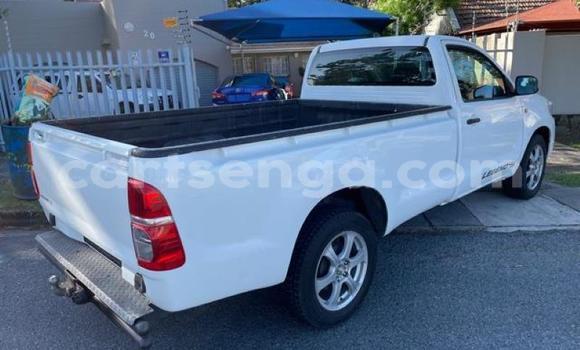 Nunua Ilio tumika Toyota Hilux White Gari ndani ya Bhunya nchini Manzini Nunua Ilio tumika Toyota Hilux White Gari ndani ya Bhunya nchini Manzini