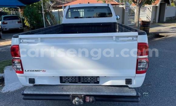 Nunua Ilio tumika Toyota Hilux White Gari ndani ya Bhunya nchini Manzini Nunua Ilio tumika Toyota Hilux White Gari ndani ya Bhunya nchini Manzini