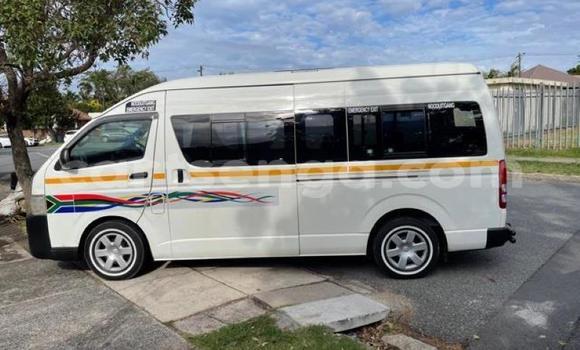 Nunua Ilio tumika Toyota Hiace White Gari ndani ya Bhunya nchini Manzini Nunua Ilio tumika Toyota Hiace White Gari ndani ya Bhunya nchini Manzini