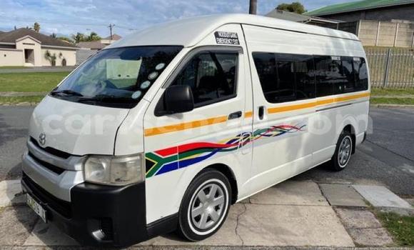 Nunua Ilio tumika Toyota Hiace White Gari ndani ya Bhunya nchini Manzini Nunua Ilio tumika Toyota Hiace White Gari ndani ya Bhunya nchini Manzini