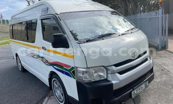 Nunua Ilio tumika Toyota Hiace White Gari ndani ya Bhunya nchini Manzini Nunua Ilio tumika Toyota Hiace White Gari ndani ya Bhunya nchini Manzini