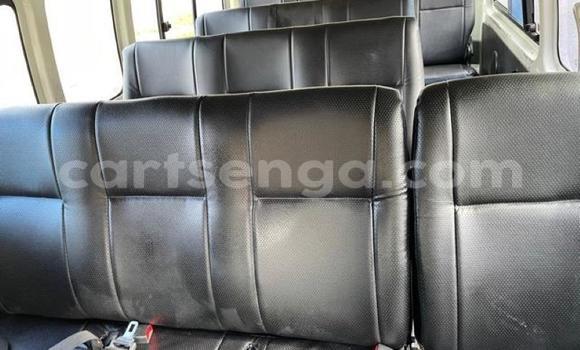 Nunua Ilio tumika Toyota Hiace White Gari ndani ya Bhunya nchini Manzini Nunua Ilio tumika Toyota Hiace White Gari ndani ya Bhunya nchini Manzini