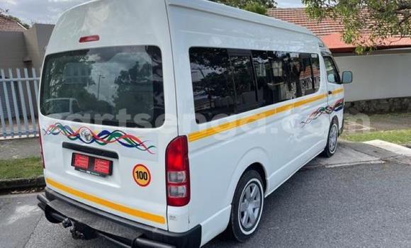 Nunua Ilio tumika Toyota Hiace White Gari ndani ya Bhunya nchini Manzini Nunua Ilio tumika Toyota Hiace White Gari ndani ya Bhunya nchini Manzini