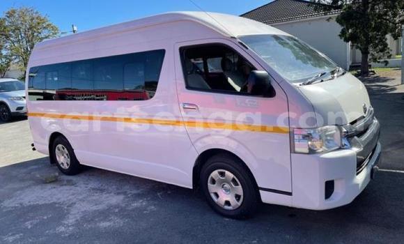 Nunua Ilio tumika Toyota Hiace White Gari ndani ya Bhunya nchini Manzini Nunua Ilio tumika Toyota Hiace White Gari ndani ya Bhunya nchini Manzini