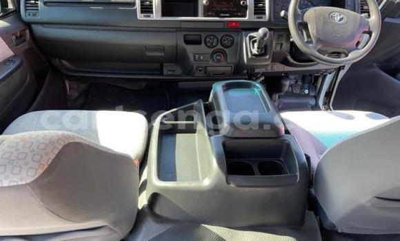 Nunua Ilio tumika Toyota Hiace White Gari ndani ya Bhunya nchini Manzini Nunua Ilio tumika Toyota Hiace White Gari ndani ya Bhunya nchini Manzini