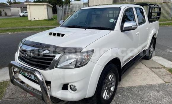 Nunua Ilio tumika Toyota Hilux White Gari ndani ya Bhunya nchini Manzini Nunua Ilio tumika Toyota Hilux White Gari ndani ya Bhunya nchini Manzini