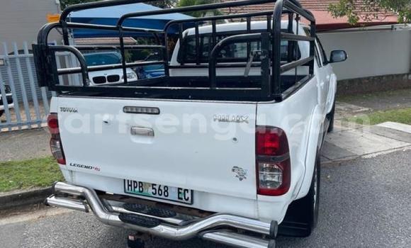 Nunua Ilio tumika Toyota Hilux White Gari ndani ya Bhunya nchini Manzini Nunua Ilio tumika Toyota Hilux White Gari ndani ya Bhunya nchini Manzini
