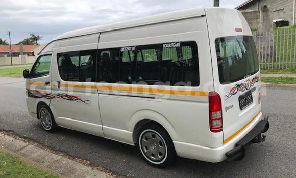 Nunua Ilio tumika Toyota Hiace White Gari ndani ya Bhunya nchini Manzini Nunua Ilio tumika Toyota Hiace White Gari ndani ya Bhunya nchini Manzini