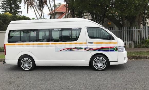 Nunua Ilio tumika Toyota Hiace White Gari ndani ya Bhunya nchini Manzini Nunua Ilio tumika Toyota Hiace White Gari ndani ya Bhunya nchini Manzini