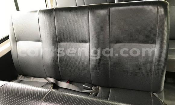 Nunua Ilio tumika Toyota Hiace White Gari ndani ya Bhunya nchini Manzini Nunua Ilio tumika Toyota Hiace White Gari ndani ya Bhunya nchini Manzini