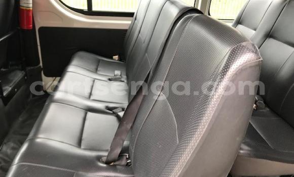 Nunua Ilio tumika Toyota Hiace White Gari ndani ya Bhunya nchini Manzini Nunua Ilio tumika Toyota Hiace White Gari ndani ya Bhunya nchini Manzini