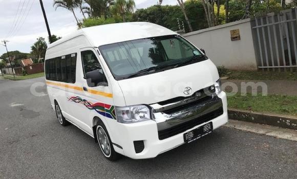 Nunua Ilio tumika Toyota Hiace White Gari ndani ya Bhunya nchini Manzini Nunua Ilio tumika Toyota Hiace White Gari ndani ya Bhunya nchini Manzini