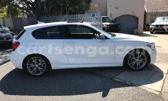 Nunua Ilio tumika BMW 1-Series White Gari ndani ya Bhunya nchini Manzini Nunua Ilio tumika BMW 1-Series White Gari ndani ya Bhunya nchini Manzini