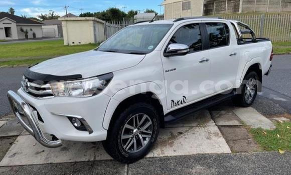Buy Used Toyota Hilux White Car in Bhunya in Manzini